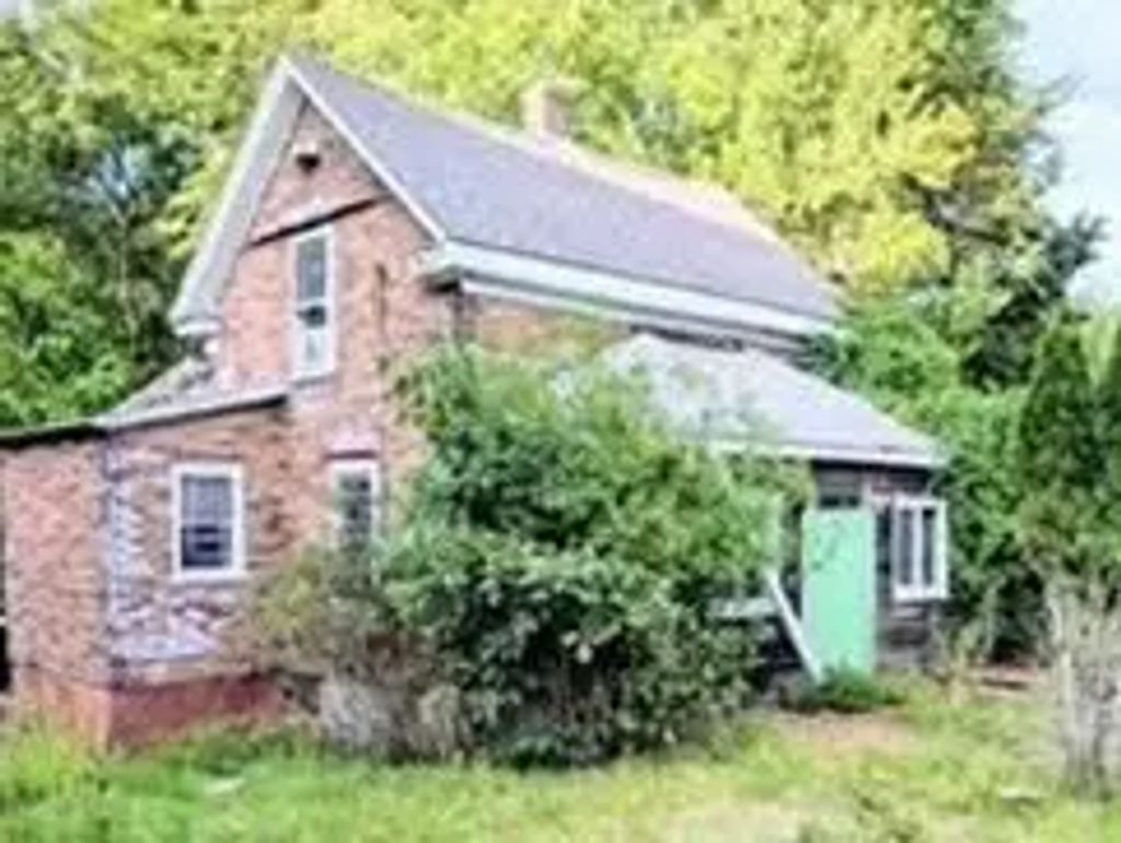 138 Hackett Avenue, Attleboro