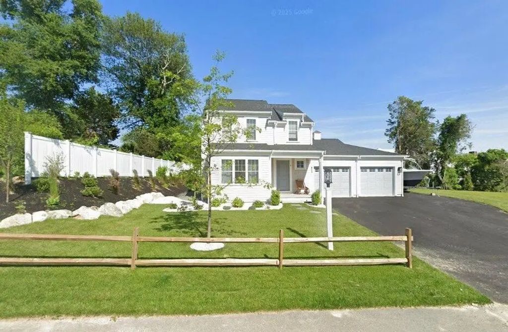 6 Pasture Hill Rd, Plymouth