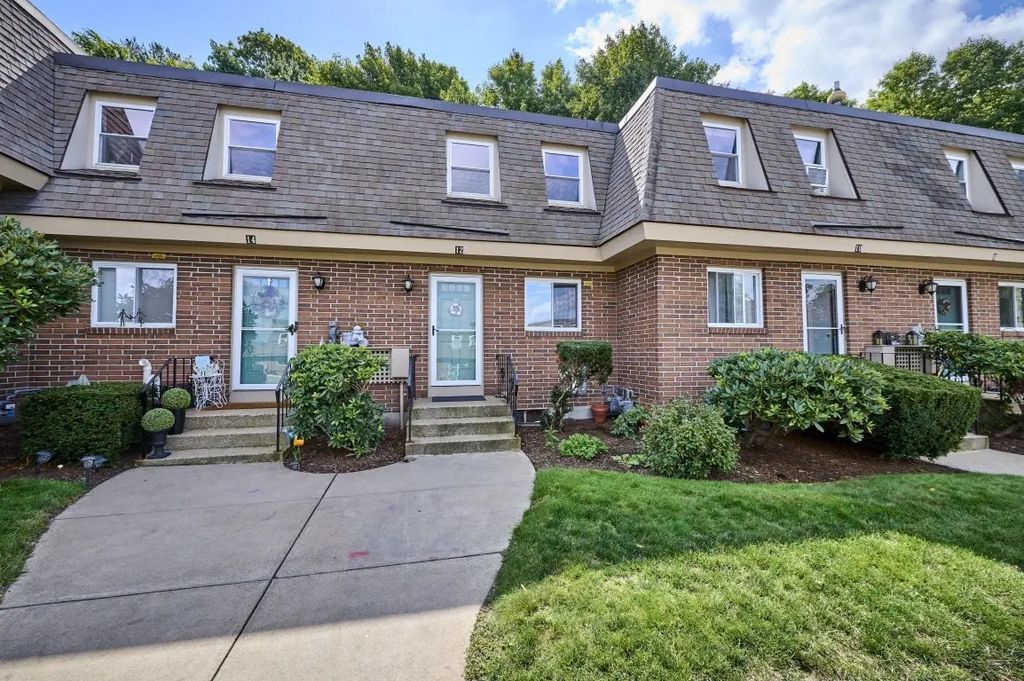 12 Walcott Valley Drive #12, Hopkinton