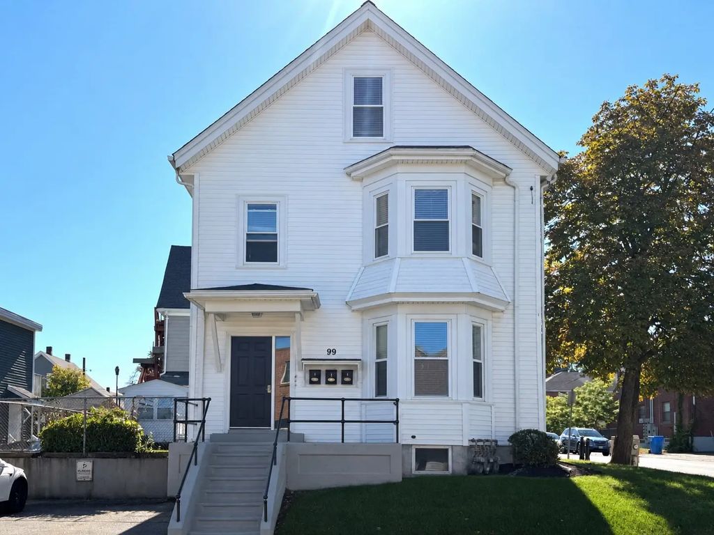 99 Pine St #1, Waltham