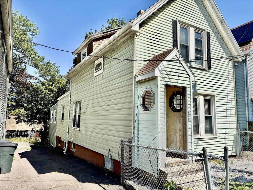 241 Webster Ave, Chelsea
