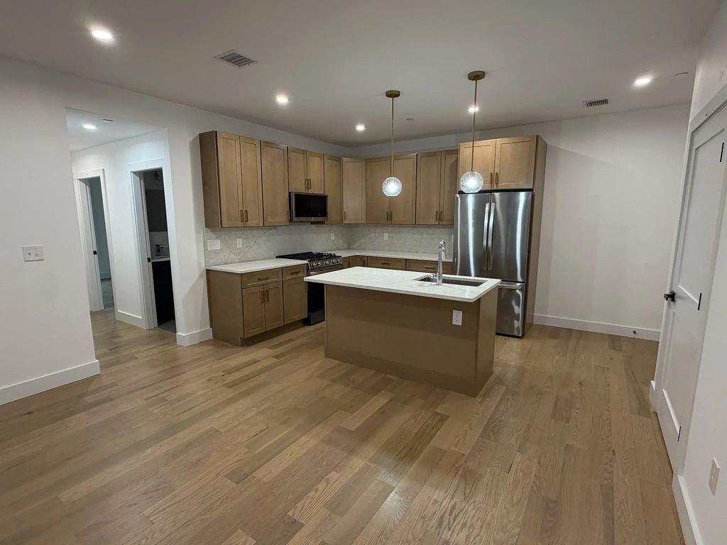 95 Addison #206, Boston