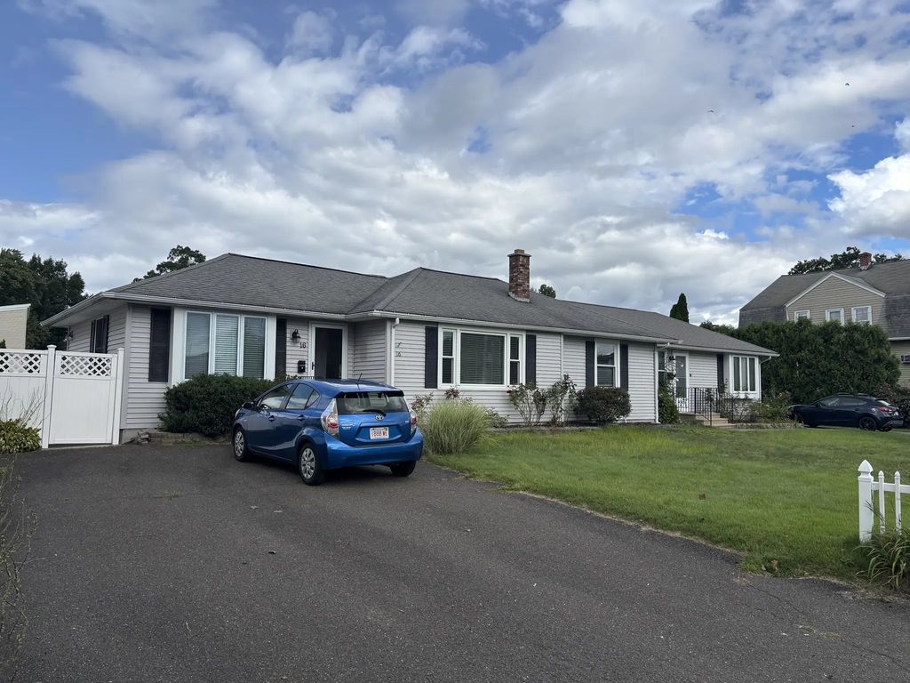 16 Kaveney St, Chicopee
