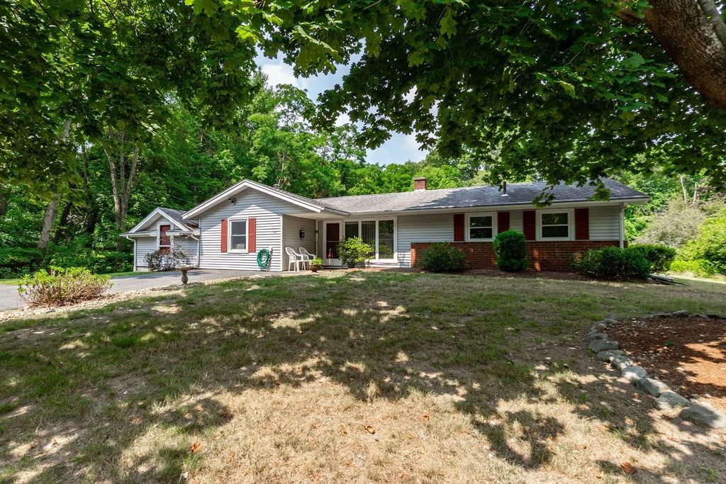 64 Hemenway Rd, Framingham