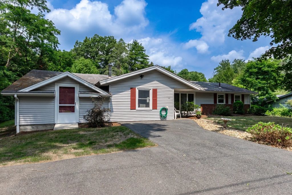 64 Hemenway Rd, Framingham