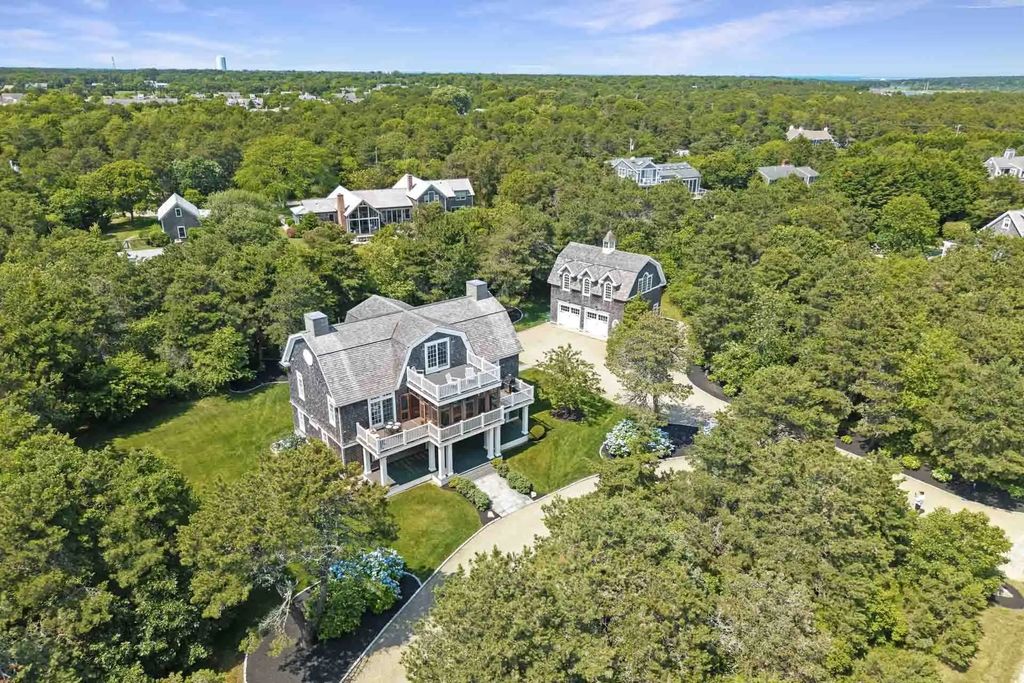 8 Beach Plum Mdws, Edgartown