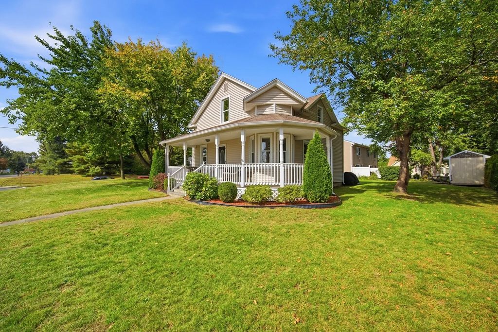 52 North St, Agawam
