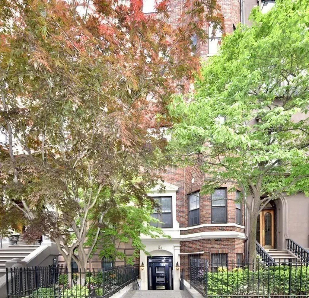 125 Beacon St #10, Boston
