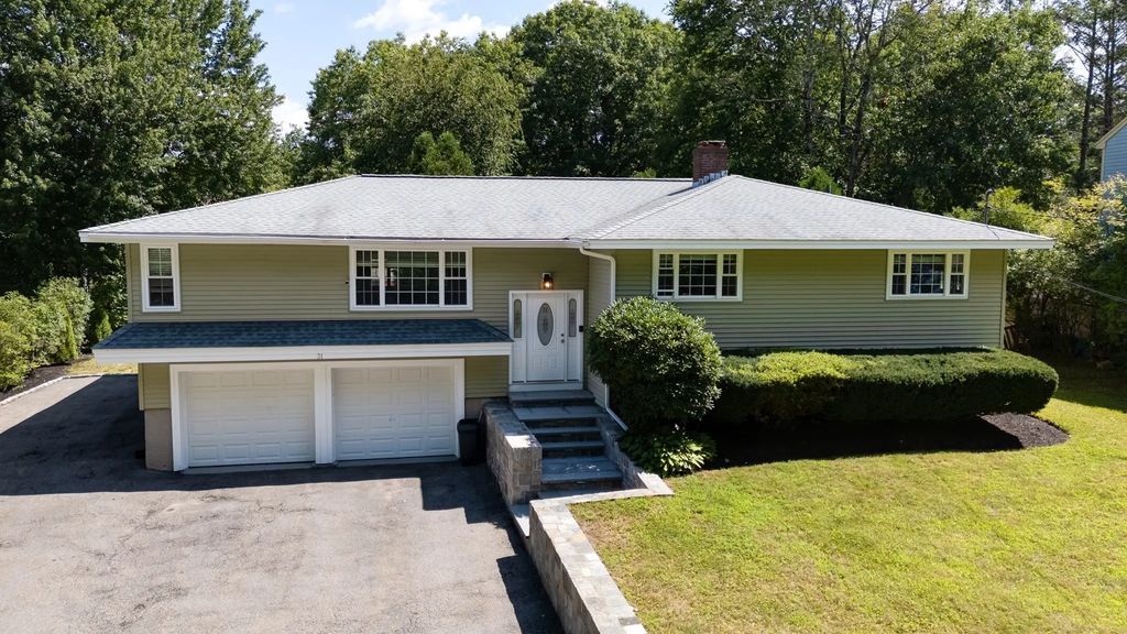31 Lakeshore Dr, Hudson