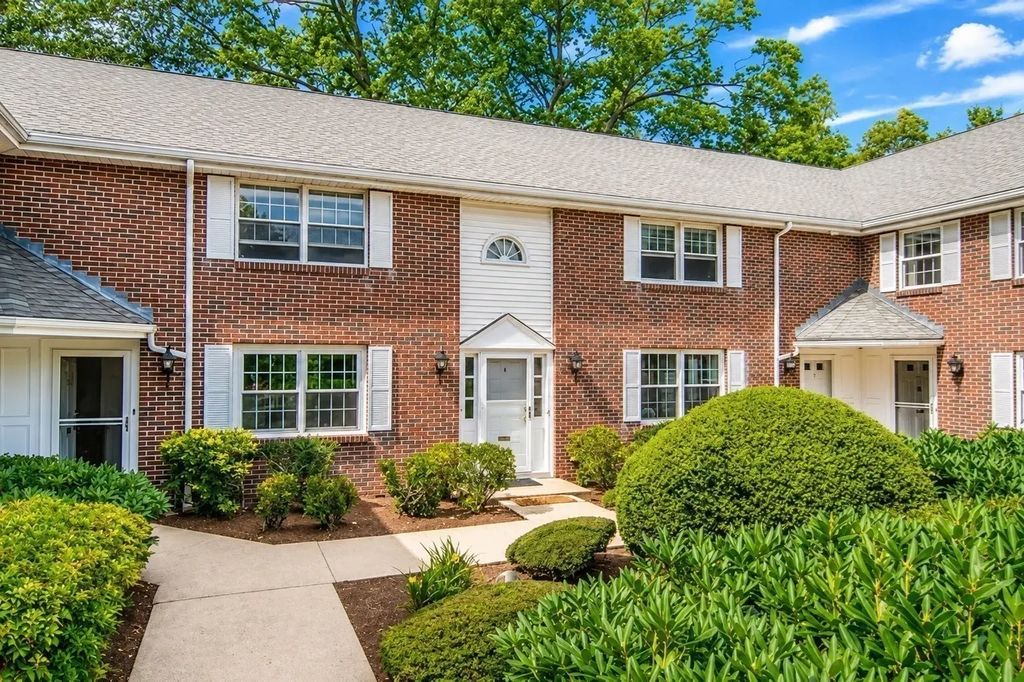 21 Westerly St #6, Wellesley