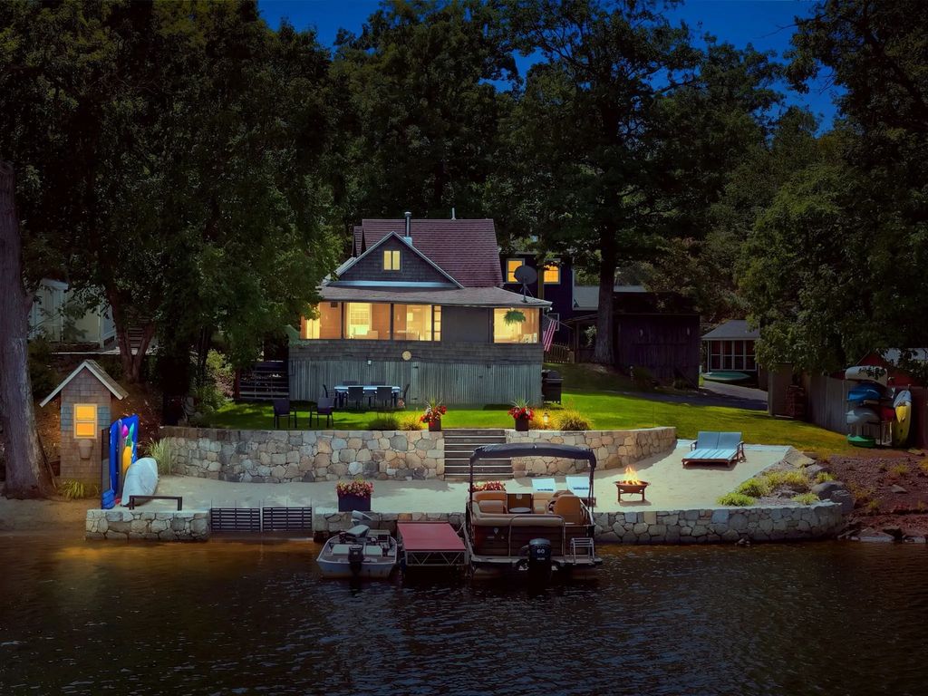 53 Kinsley Ln, Mendon