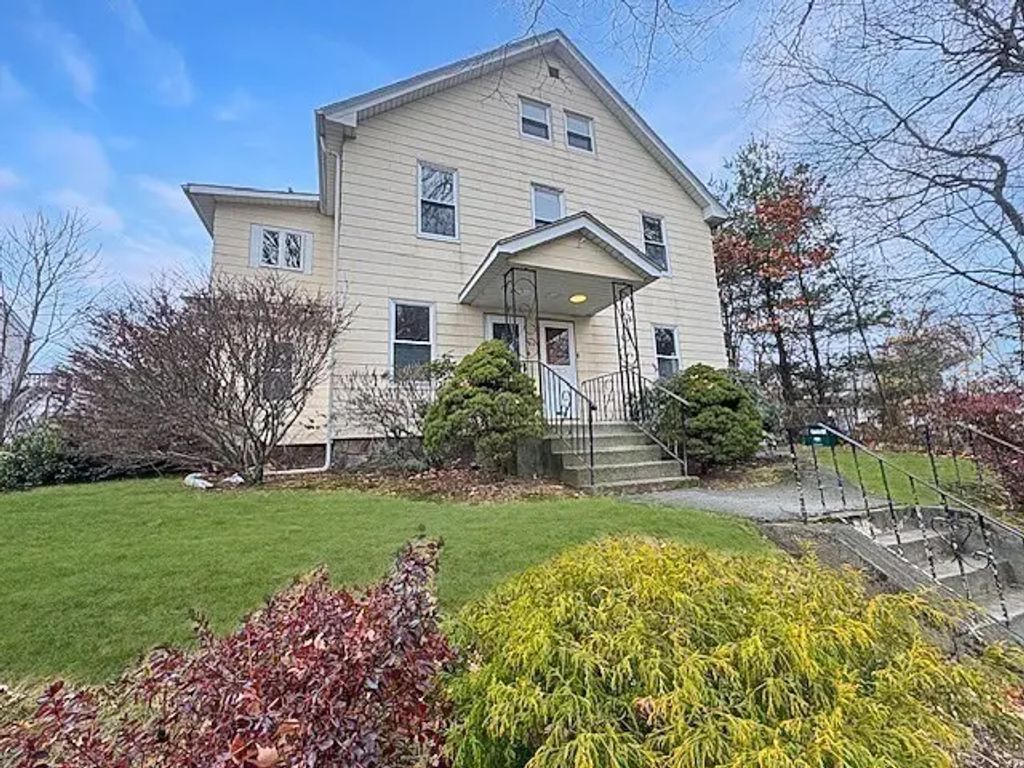 80 Delmont Ave, Worcester
