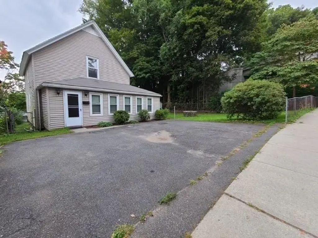 9 Spring, Montague