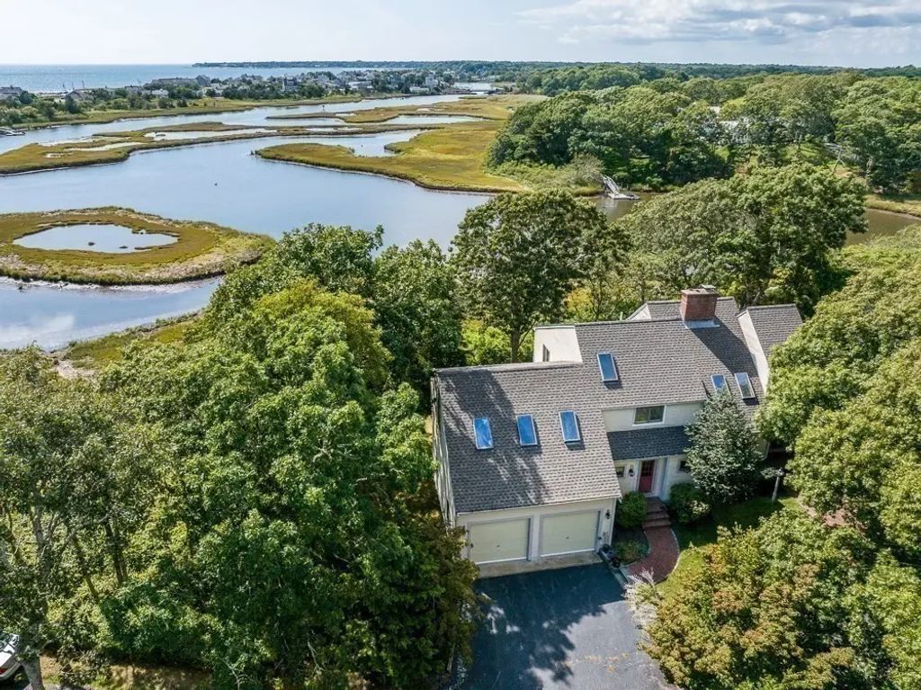498 Elliott Road, Barnstable