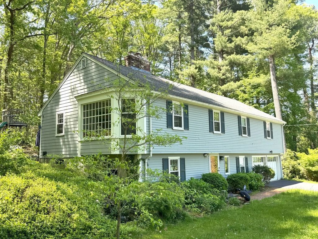10 Meadowview Rd, Wayland