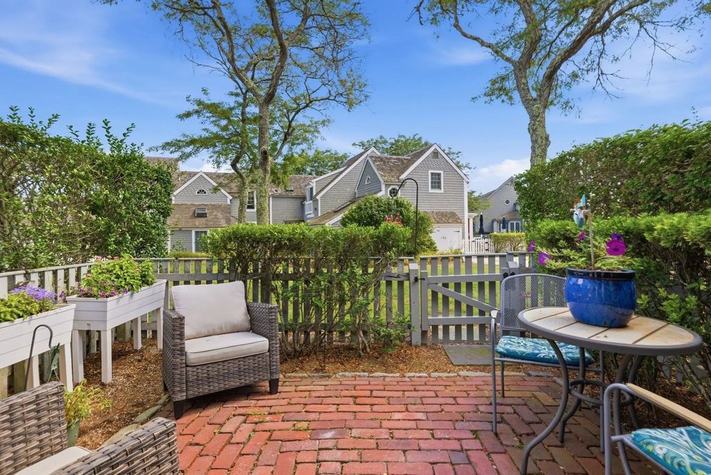 33 Landmark Ave #616, Mashpee