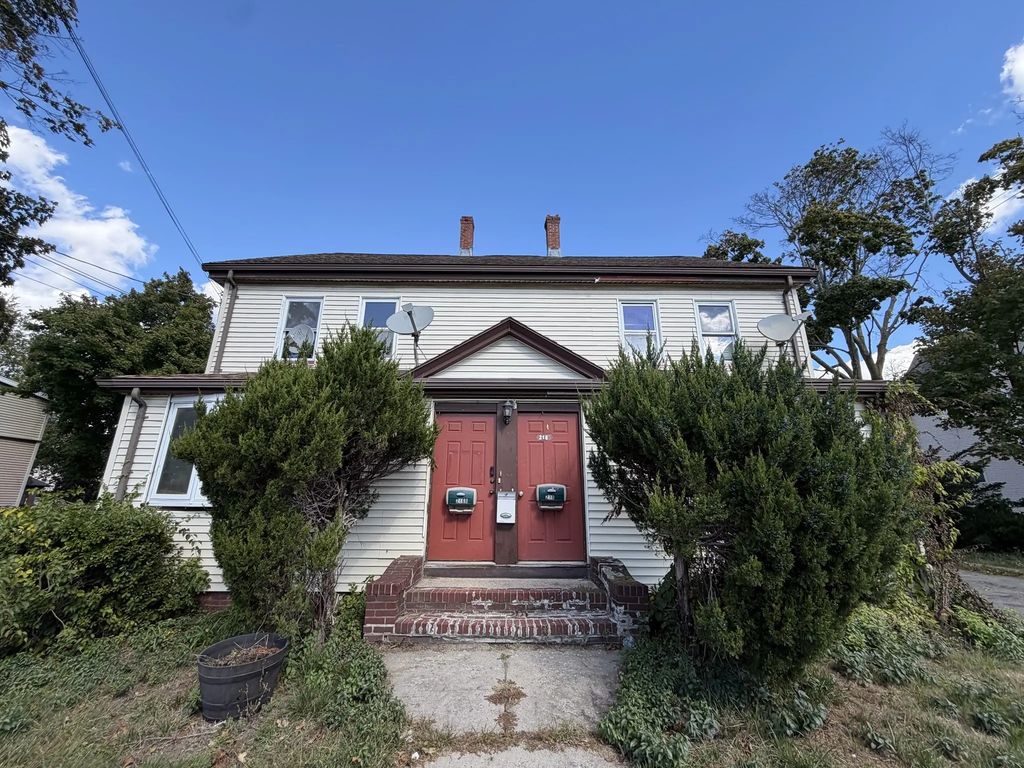 218 Riverside Ave #218, Medford