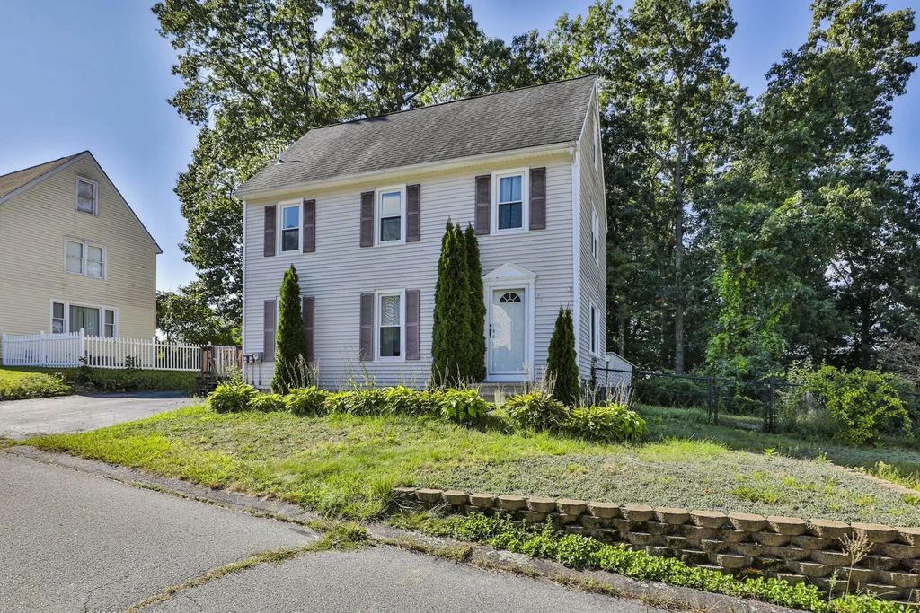 720 Hypine Rd, Dracut