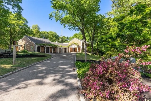 8 Evergreen Lane, Hingham
