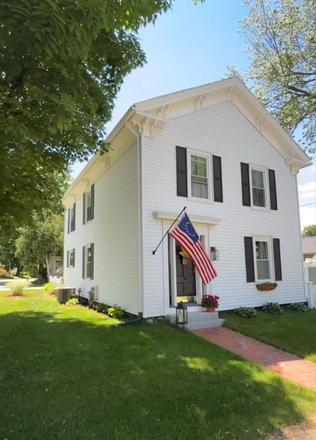 11 High St, West Brookfield