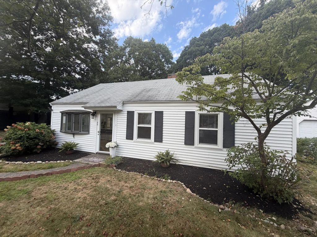 20 Rayburn Rd, Stoughton