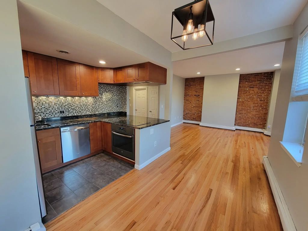 390 Riverway #16, Boston