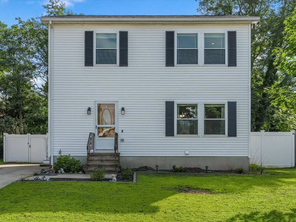 6 Buttonwood Ln, Acushnet