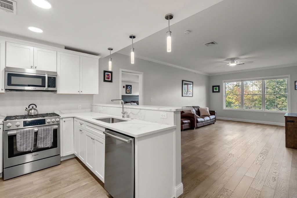 131 Eliot St #204, Milton