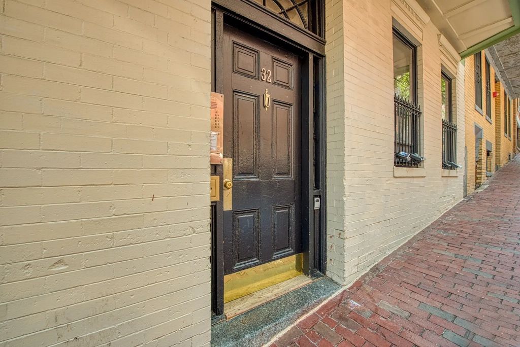 32 Grove #1, Boston