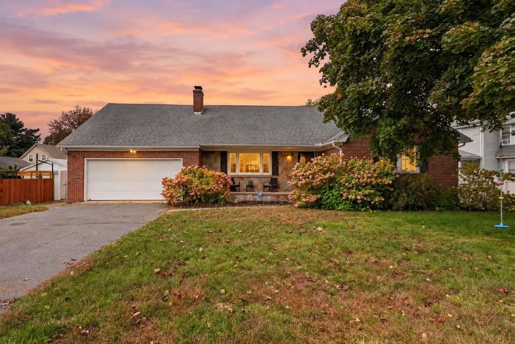 15 Maryland Avenue, Chicopee