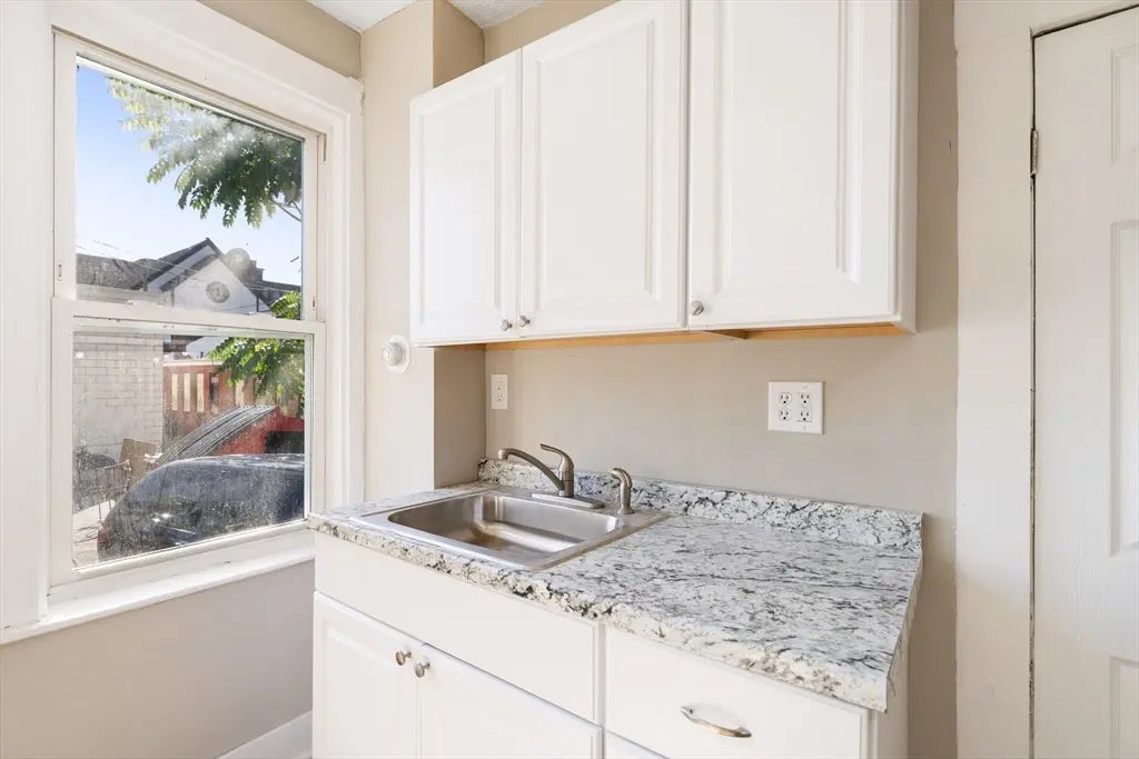 114 Appleton St #1, Lowell