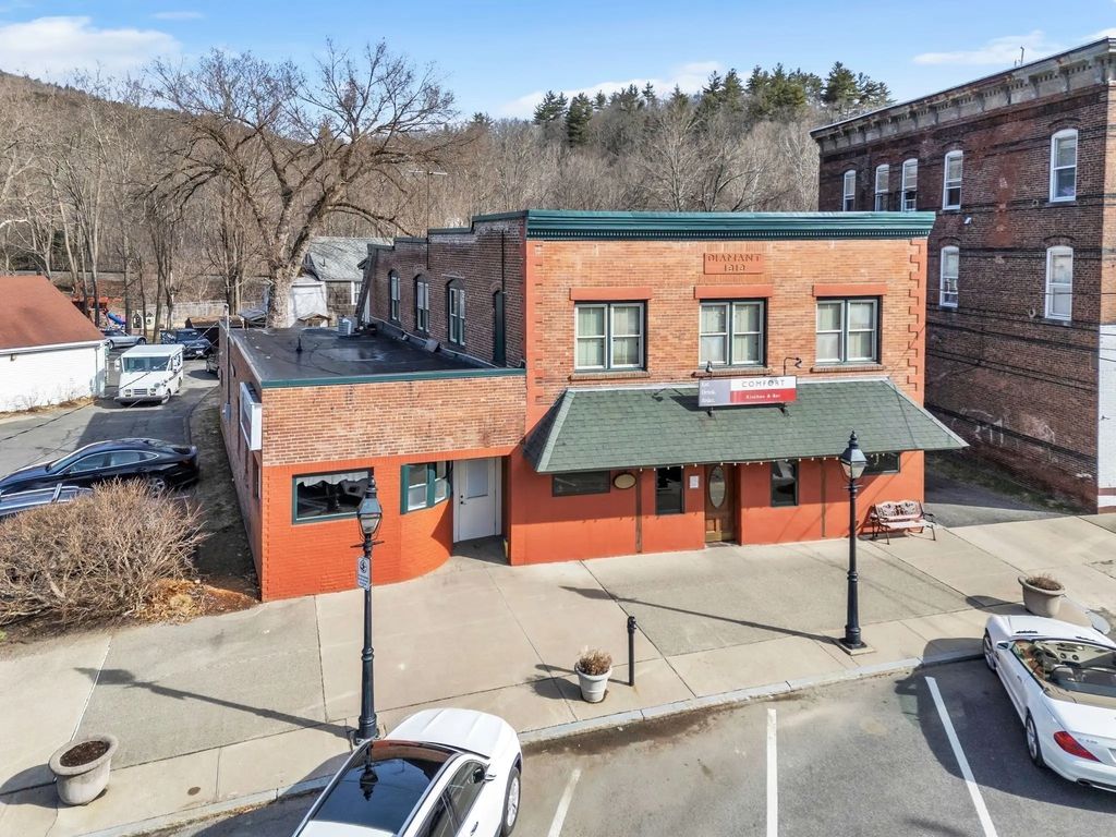 2-4 Main St, Huntington