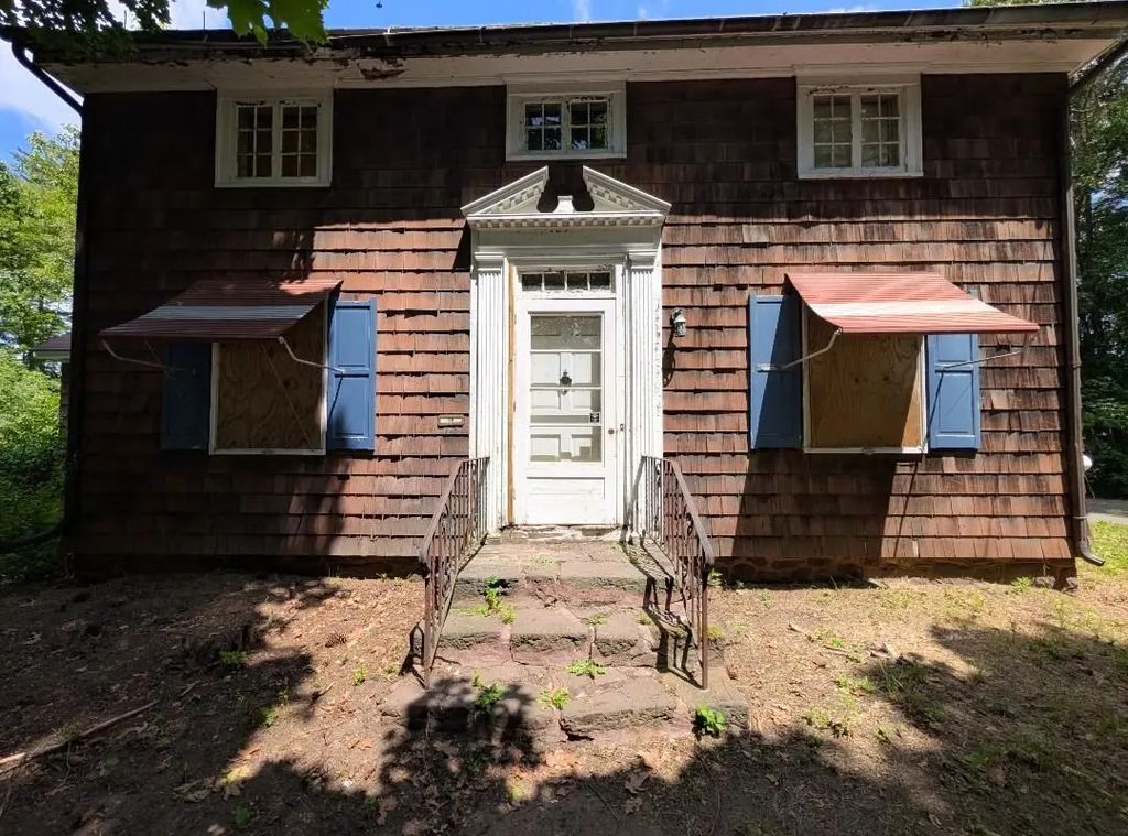 46 Turners Falls Road, Greenfield