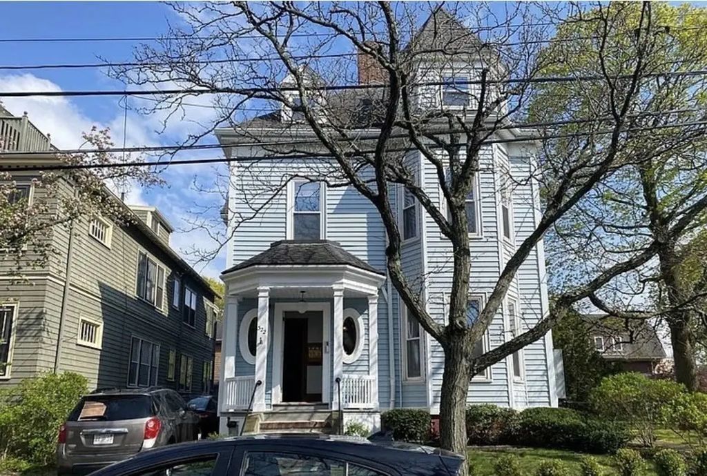 322 Brookline St #1, Cambridge