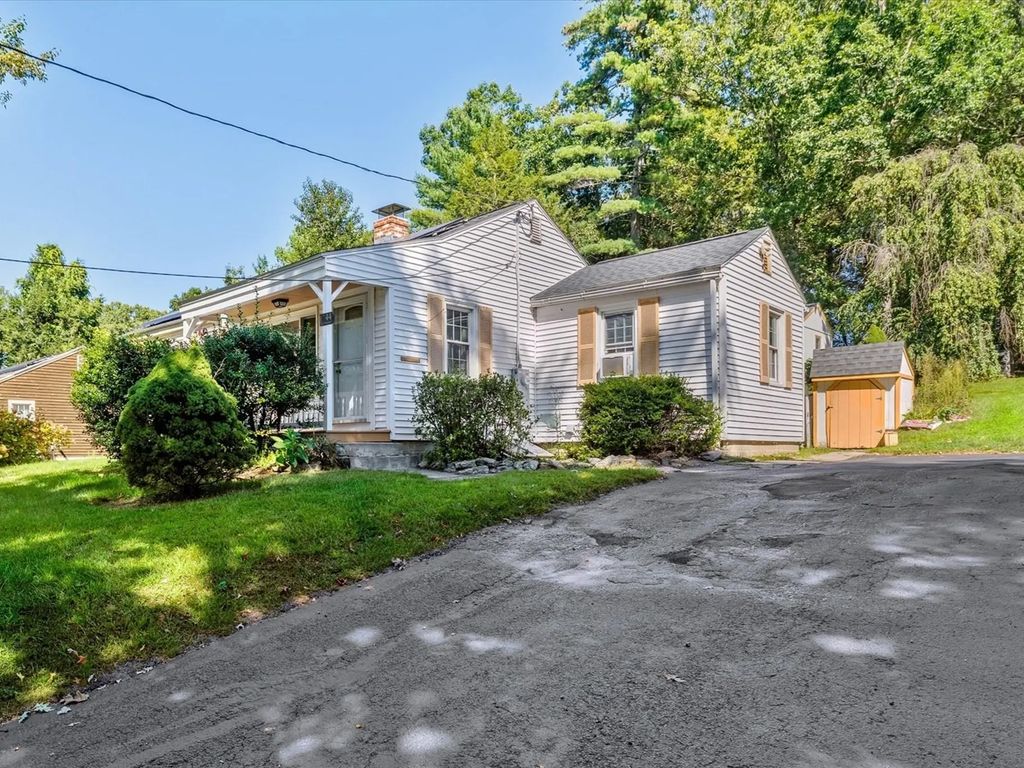 44 New Boston Road, Sturbridge