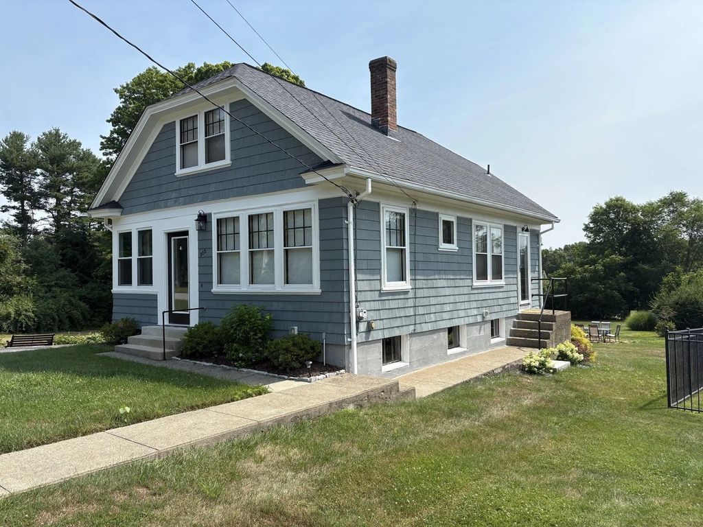 202 Lincoln, Seekonk