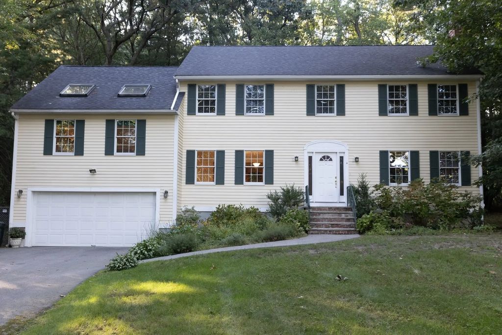 4 Mead Circle, Lexington