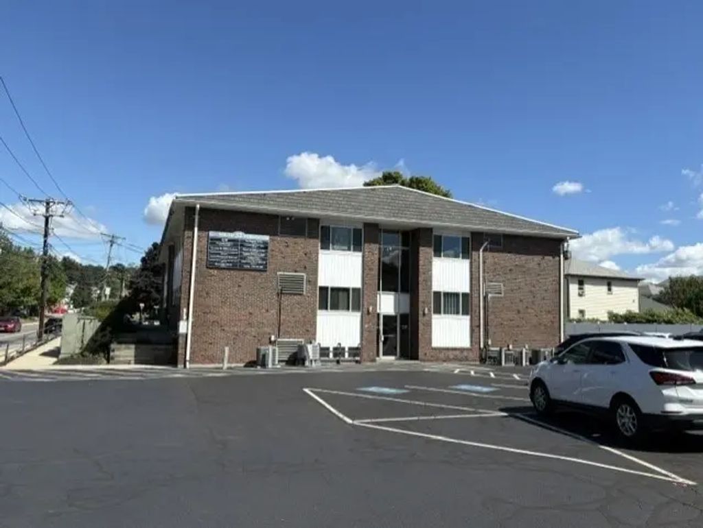 32 South St #100, Waltham