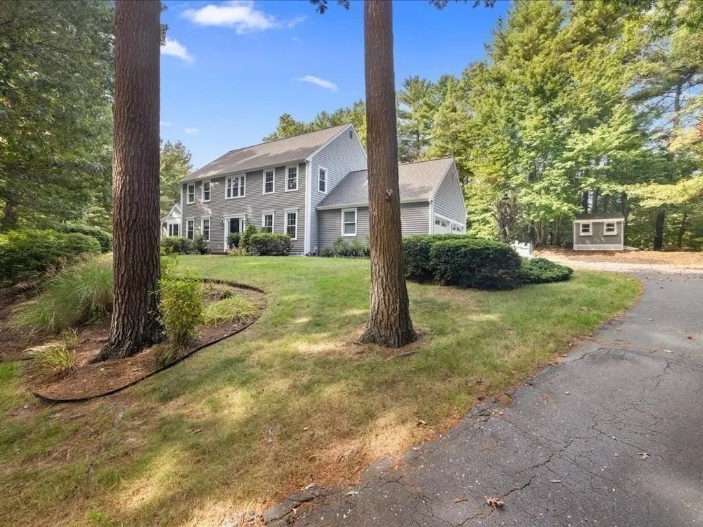 56 Wiltshire Ln, Marshfield