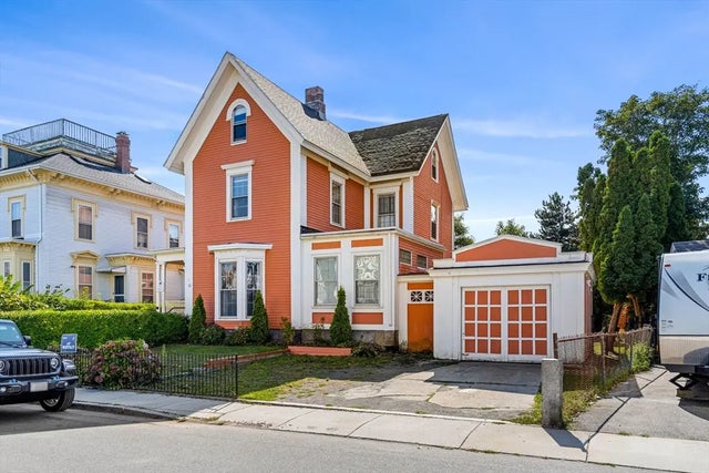 33 Middle St, Gloucester