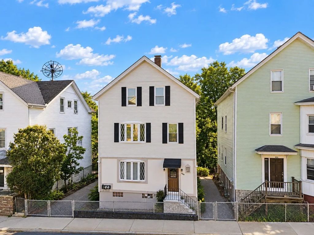 650 Third, Fall River