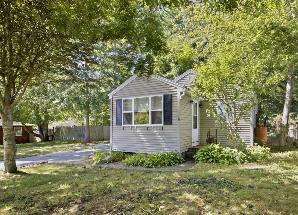 16 Fourth Ave., Lakeville