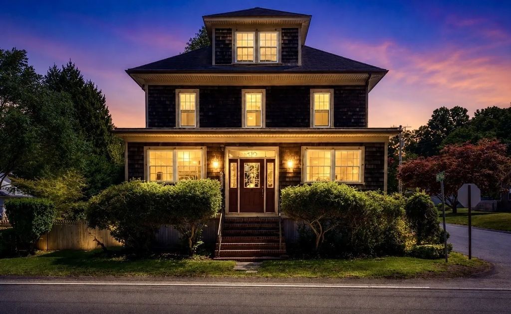 594 Slocum Rd, Dartmouth