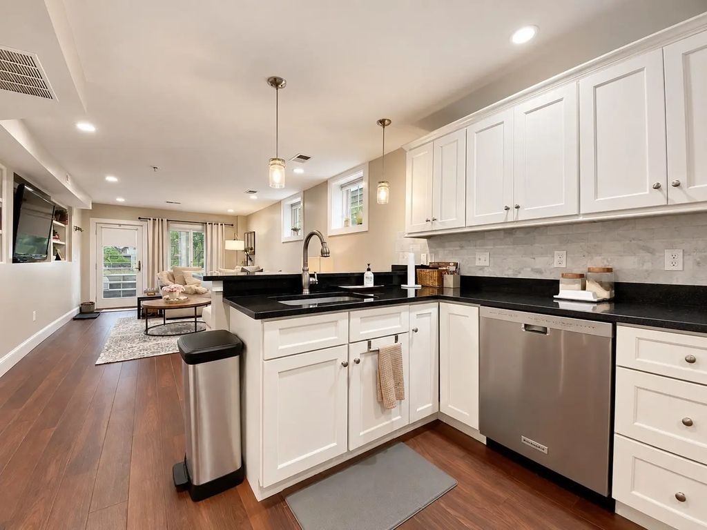 726 East 3rd #1, Boston