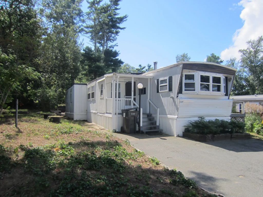 8 Kristen Ln, Wareham
