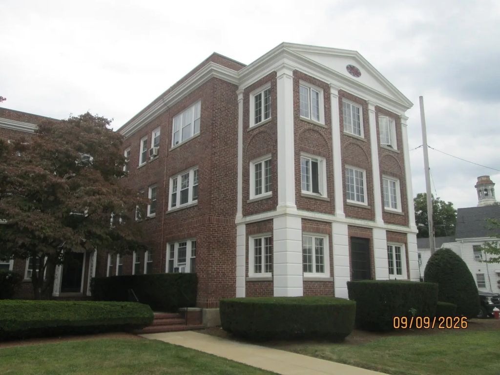 298 Main St. #12, Wakefield