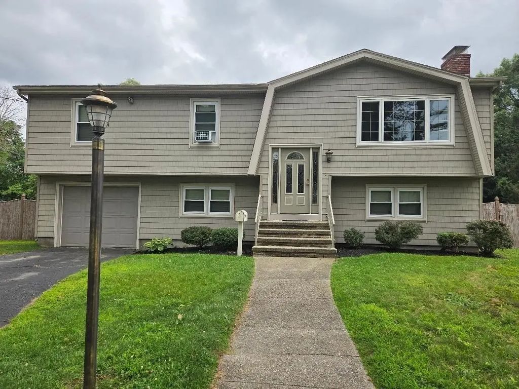 64 Woolley Ave, Somerset