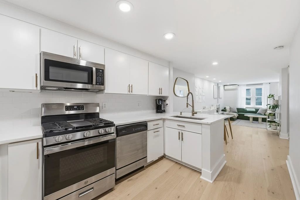 15 Cazenove St #1, Boston