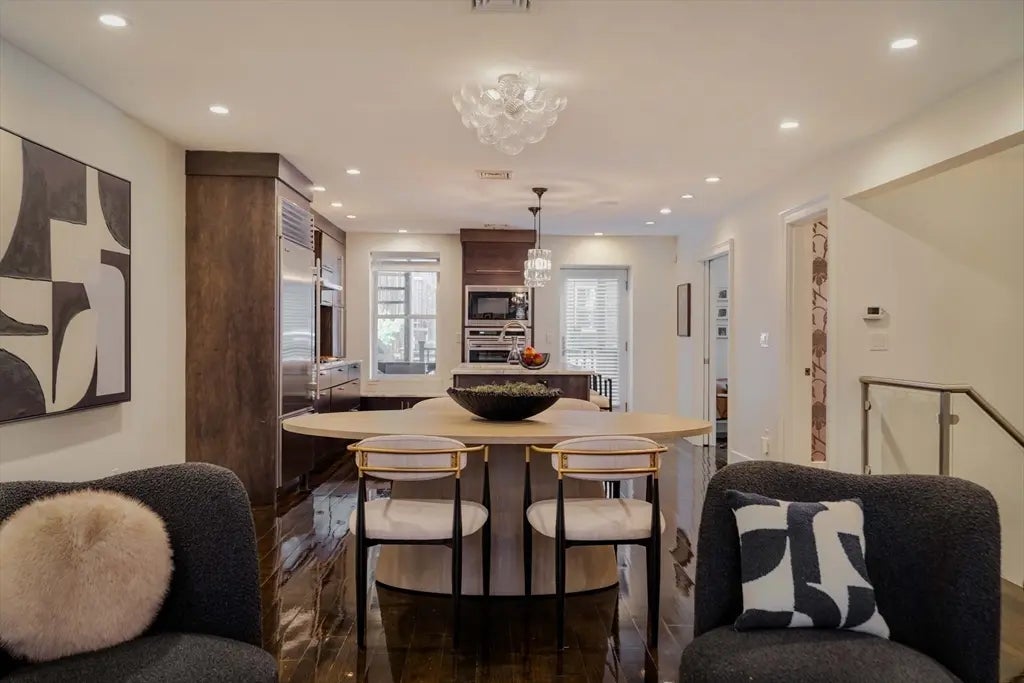 92 Waltham St #1a, Boston