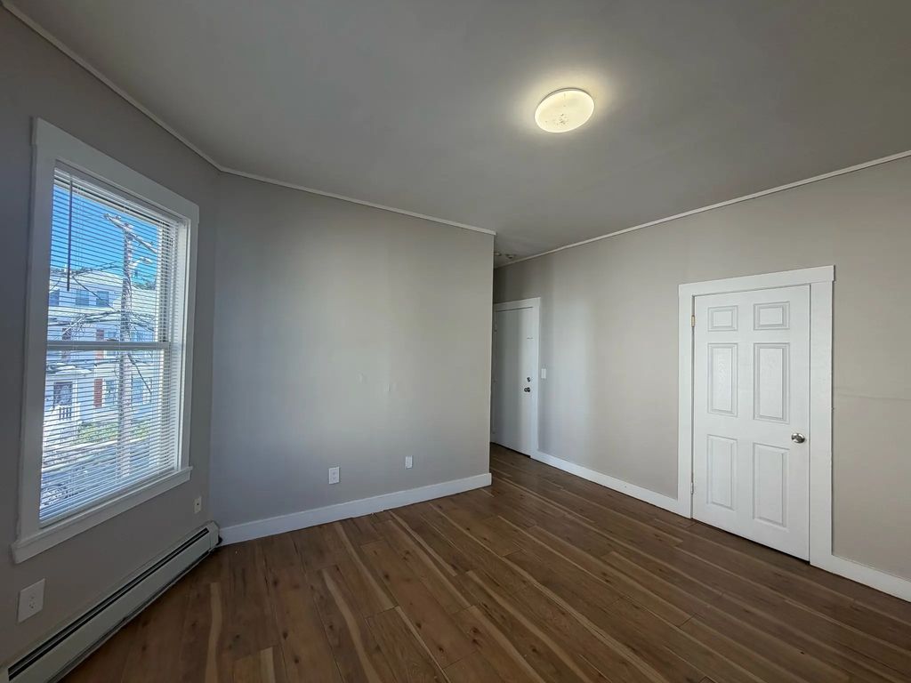 61 Vine #21, Lynn